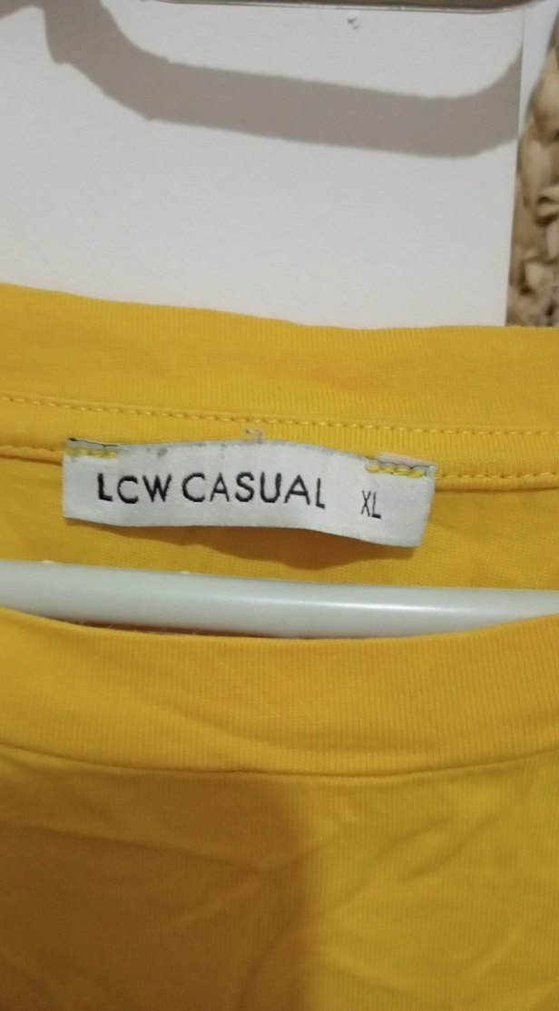 Sarı Baskılı Kadın Tişört - Görsel 2