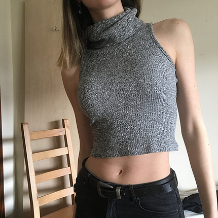 m Beden bogazli kolsuz gri crop top