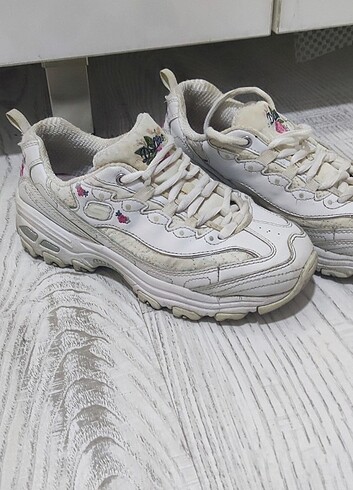 34 Beden beyaz Renk Skechers özel seri ayakkabı 