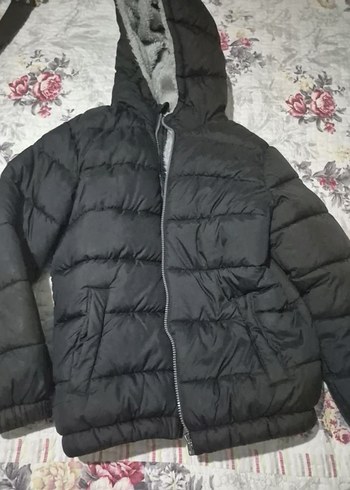 Siyah Kapüşonlu çocuk Kışlık Mont