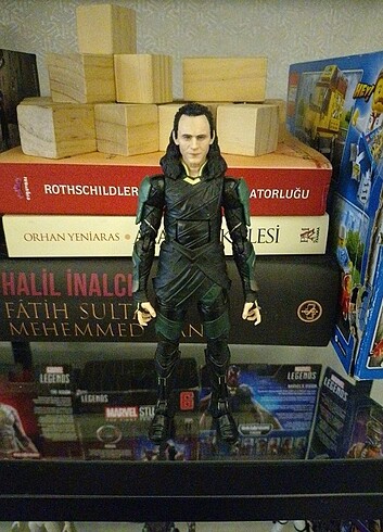 Hasbro Marvel legends Loki 