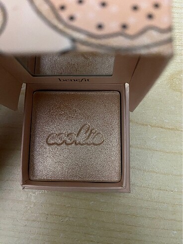 Benefit Cosmetics benefit cookie highlighter