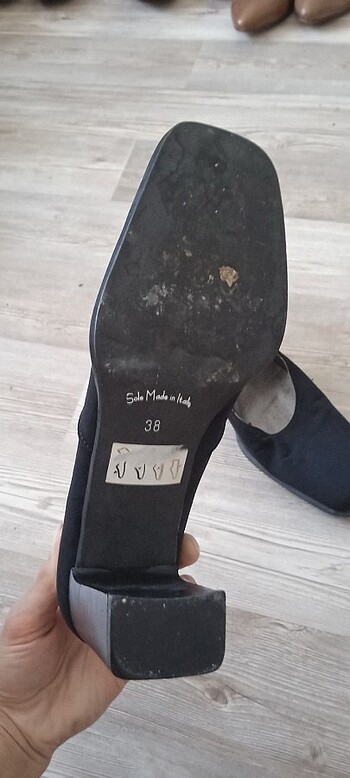 38 Beden İtalyan üretim çok kibar ve zarif bir ayakkabı kalın topuklu