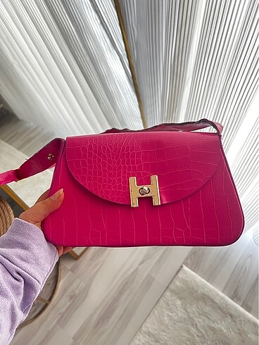 Pembe renktir