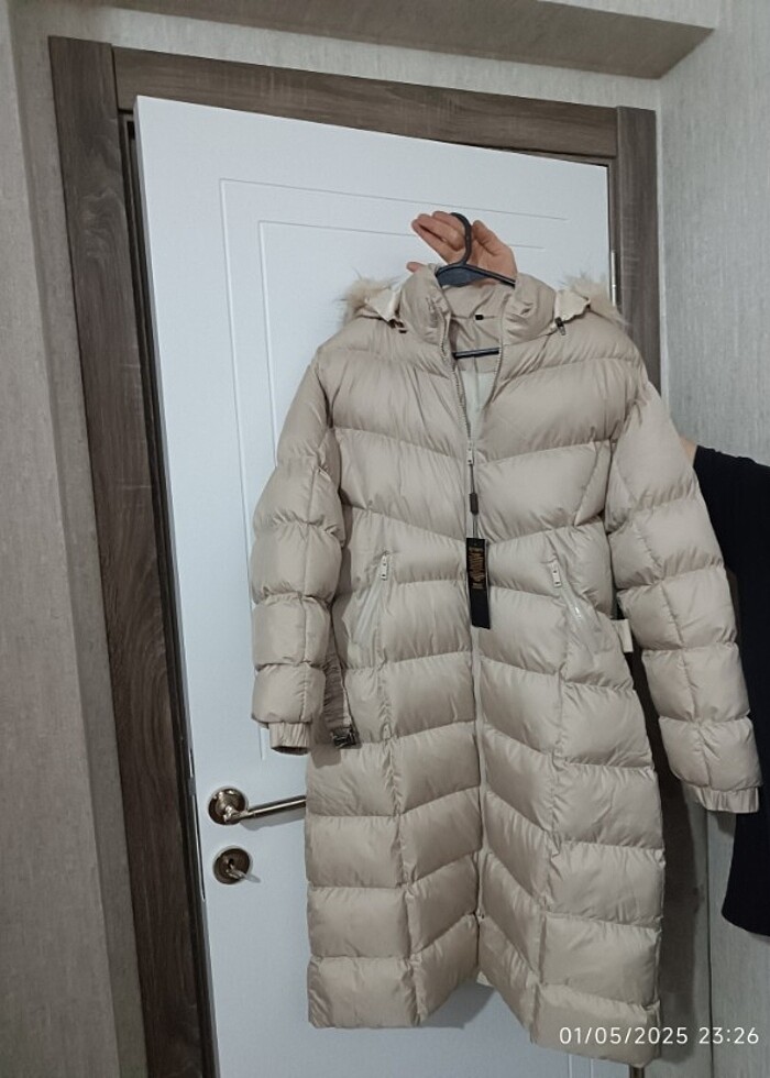 Sıfır mont ürün rengi kremdir - Görsel 2