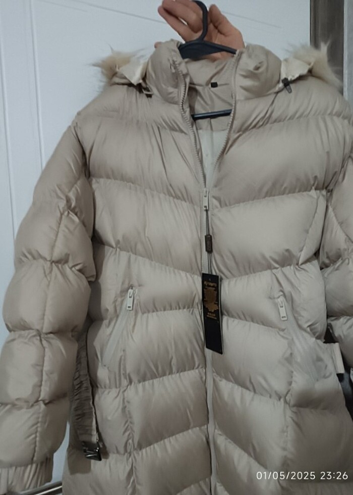 Sıfır mont ürün rengi kremdir - Görsel 3