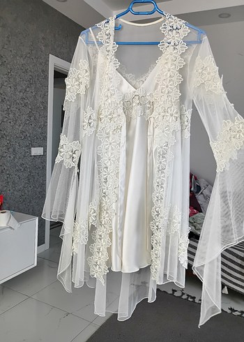 Uzun Beyaz Bohem Nakışlı Kadın Sabahlık - Görsel 3