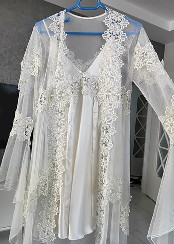 Uzun Beyaz Bohem Nakışlı Kadın Sabahlık - Görsel 2