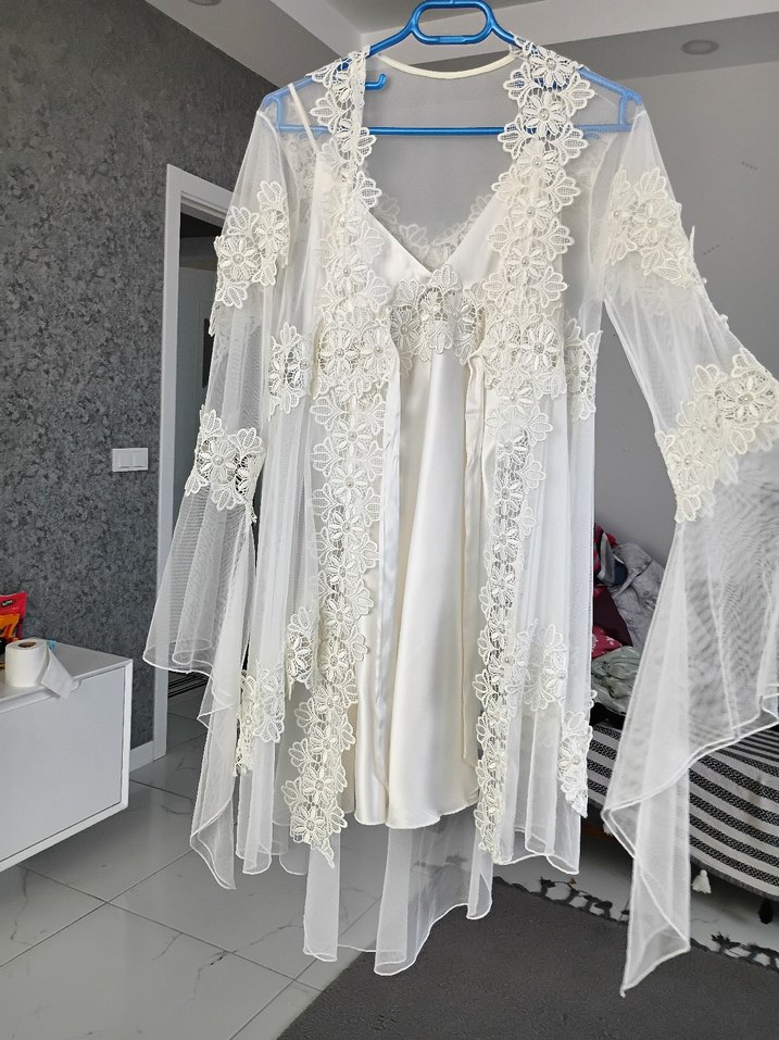 Uzun Beyaz Bohem Nakışlı Kadın Sabahlık - Görsel 3