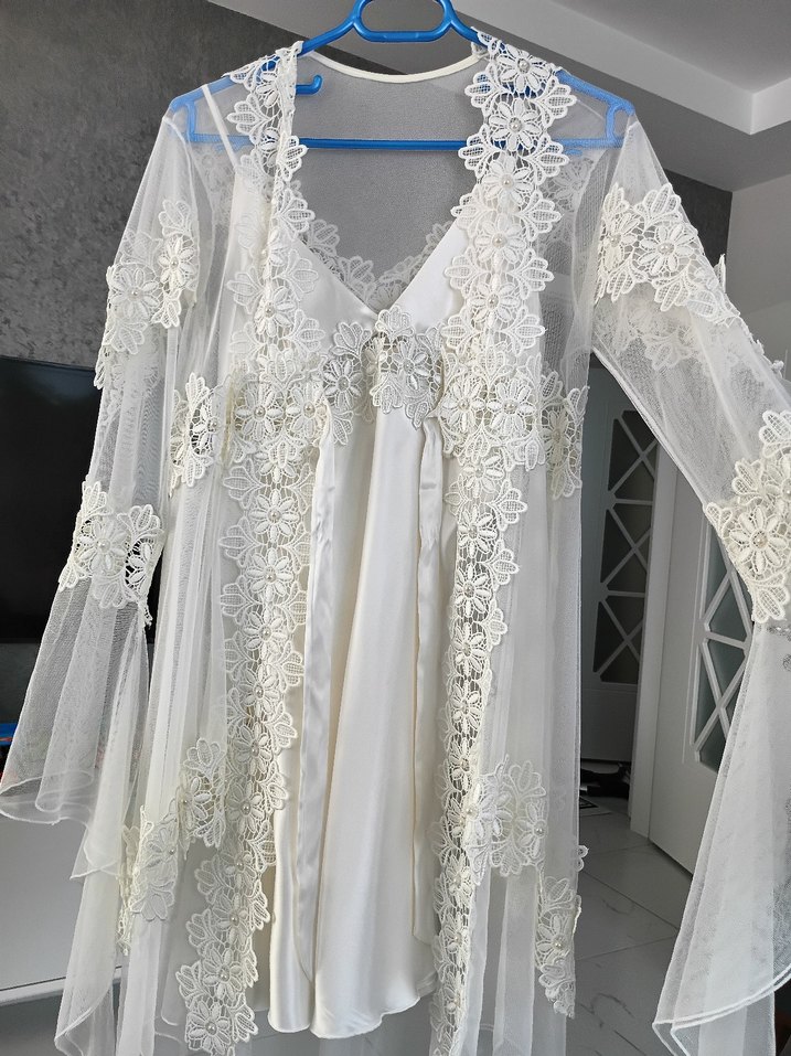 Uzun Beyaz Bohem Nakışlı Kadın Sabahlık - Görsel 2