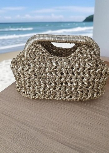 Mango model abiye clutch çanta. Açık gold renkli.