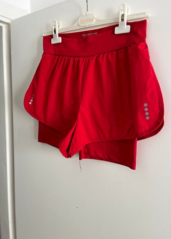 Parlak Kırmızı Mini Spor Şort - Görsel 2