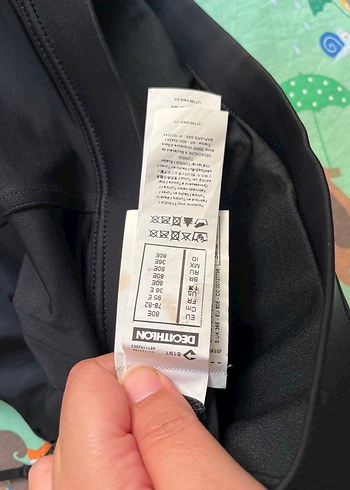 Siyah Yüksek Yakalı Kolsuz Kadın Spor Üstü - Görsel 7