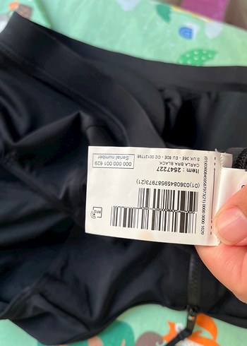 Siyah Yüksek Yakalı Kolsuz Kadın Spor Üstü - Görsel 8