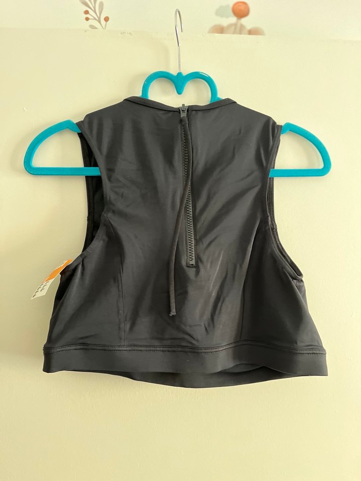 Siyah Yüksek Yakalı Kolsuz Kadın Spor Üstü - Görsel 4