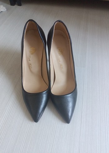 Siyah Stiletto Topuklu Klasik Kadın Ayakkabı
