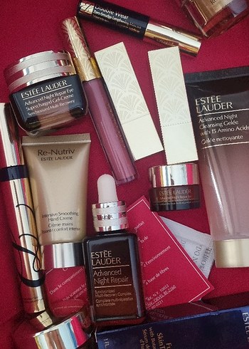  Beden Estee Lauder Parlak Bordo Ruj