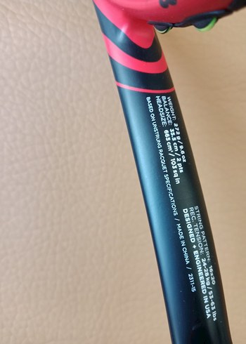 Wilson Renkli Kırmızı Tenis Raketi - Görsel 5