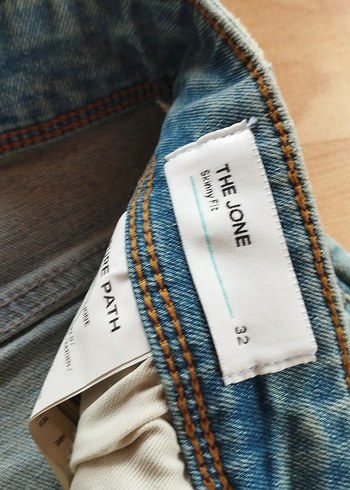 Mavi Yırtık Jean Pantolon - Görsel 4