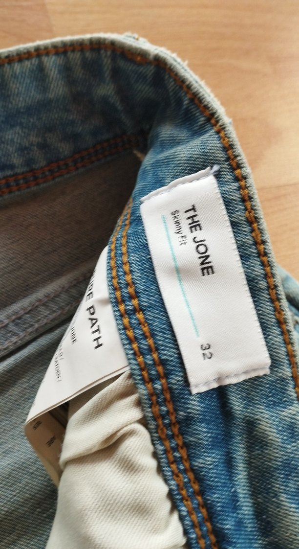 Mavi Yırtık Jean Pantolon - Görsel 4