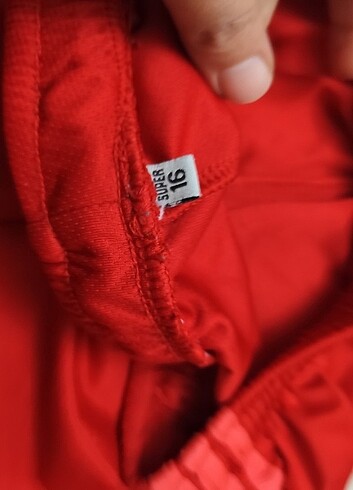 12-13 Yaş Beden kırmızı Renk Adidas kırmızı şort