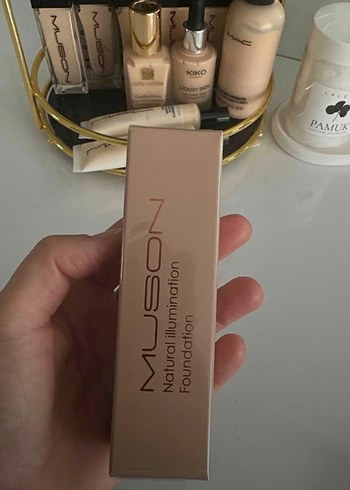 MUSON Açık Ten Rengi Aydınlatıcı Fondöten