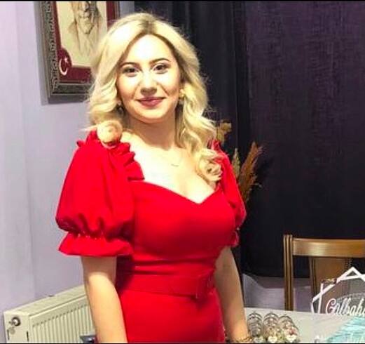 Kırmızı elbise aşkına