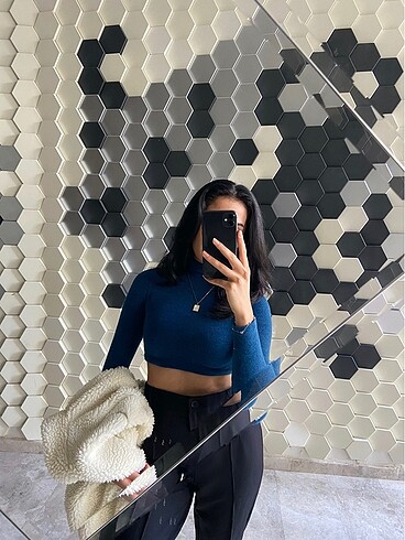 Pull and bear boğazlı crop