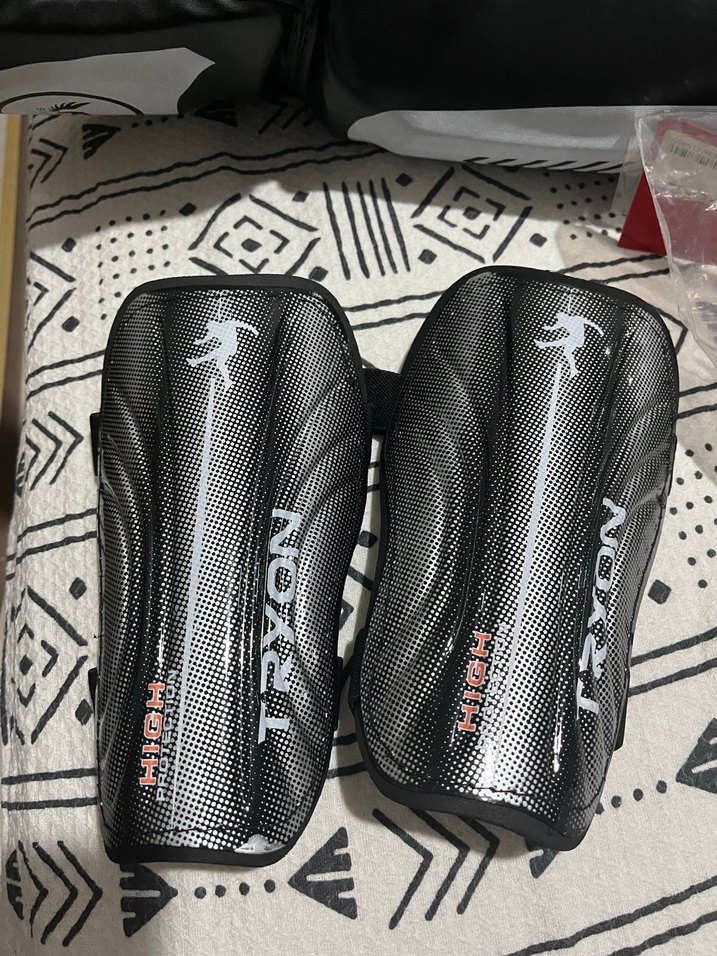 Tryon Siyah Yılan Desenli  Dizlik - Görsel 3