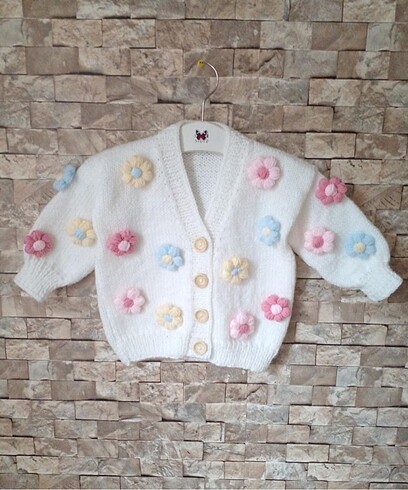Kız bebek çiçekli hırka