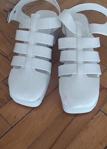 38 Beden Beyaz sandalet 