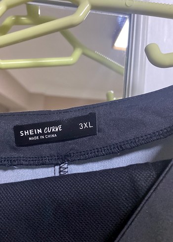 Siyah Nakışlı Uzun V Yaka Elbise - Görsel 5