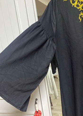 Siyah Nakışlı Uzun V Yaka Elbise - Görsel 2