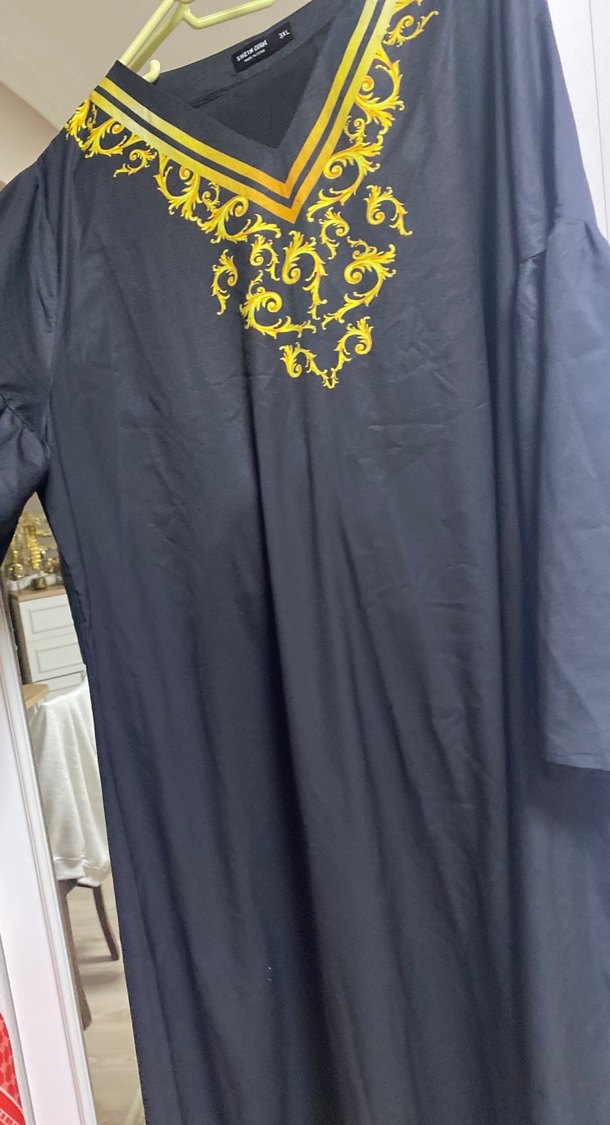 Siyah Nakışlı Uzun V Yaka Elbise - Görsel 3