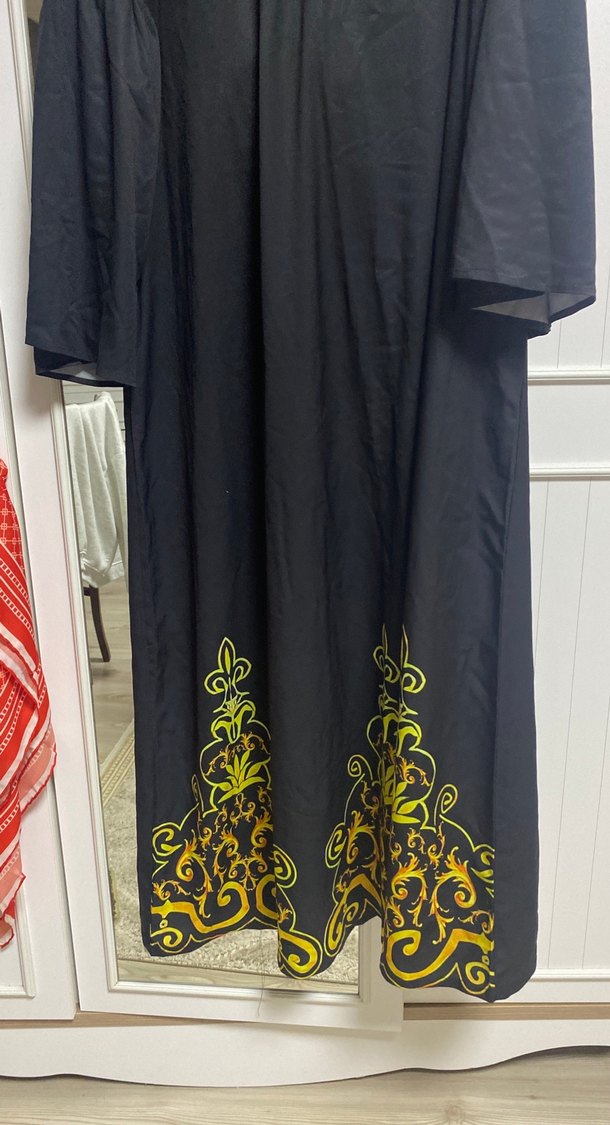 Siyah Nakışlı Uzun V Yaka Elbise - Görsel 4