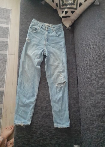 Gri Renk Yırtık Detaylı Kadın Midi Jean