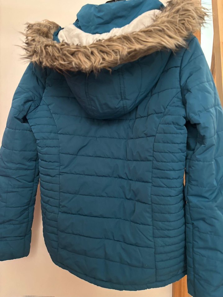 LCW Casual Kapüşonlu Kapitone Mont — görsel 3/6