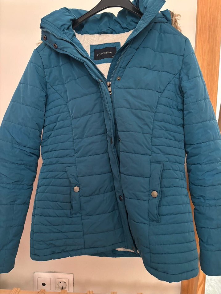 LCW Casual Kapüşonlu Kapitone Mont — görsel 2/6