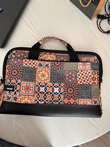 Bilgisayar / tablet çantası