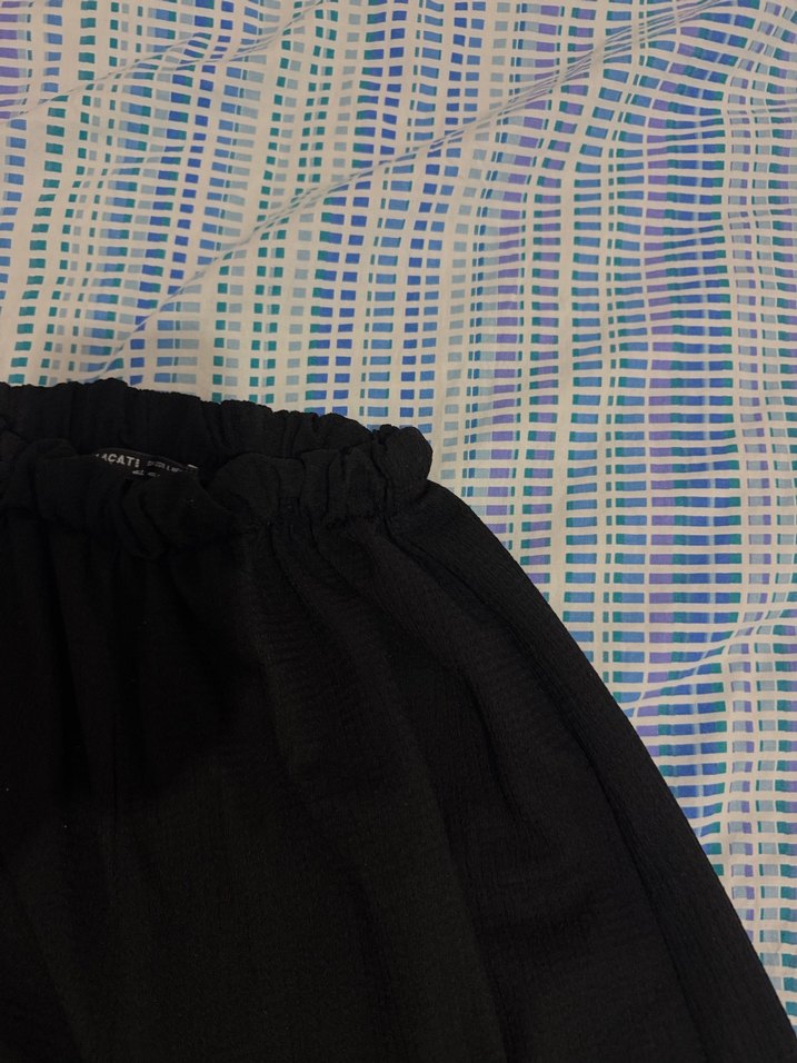 Kadın Siyah Piliseli Geniş Kesim Pantolon - Görsel 2