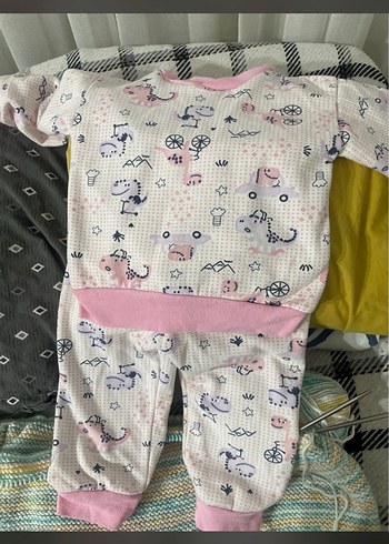 Pembe Desenli Örgü Bebek Kız Takımı