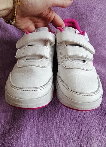 31 Beden beyaz Renk Adidas kız çocuk ayakkabı