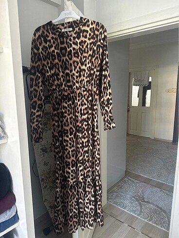 1kez kullanılmış leoparlı belı lastıklı elbise