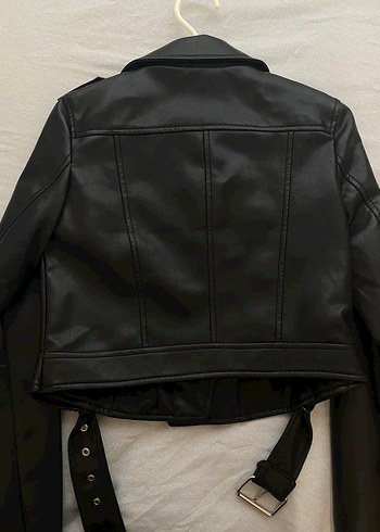 s Beden Stradivarius Kemerli Siyah Mini Biker Ceket