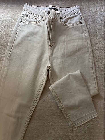 Ekru Yüksek Bel Mom Jeans