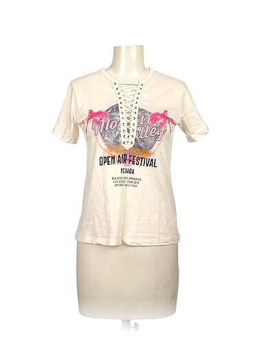 New Look T-shirt %70 İndirimli.