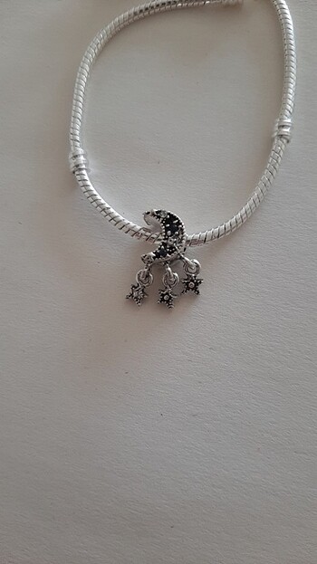 Pandora ay charm