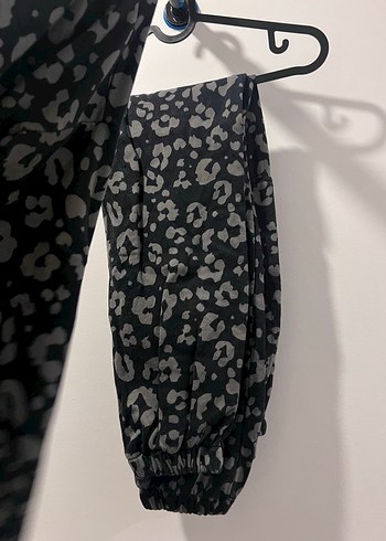 Kadın Gri Leopar Desenli Fermuarlı Sweatshirt takım - Görsel 3