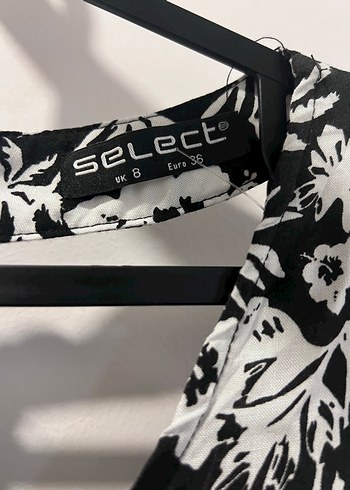 V Yaka Siyah Beyaz Desenli Kısa Kollu Tulum - Görsel 3