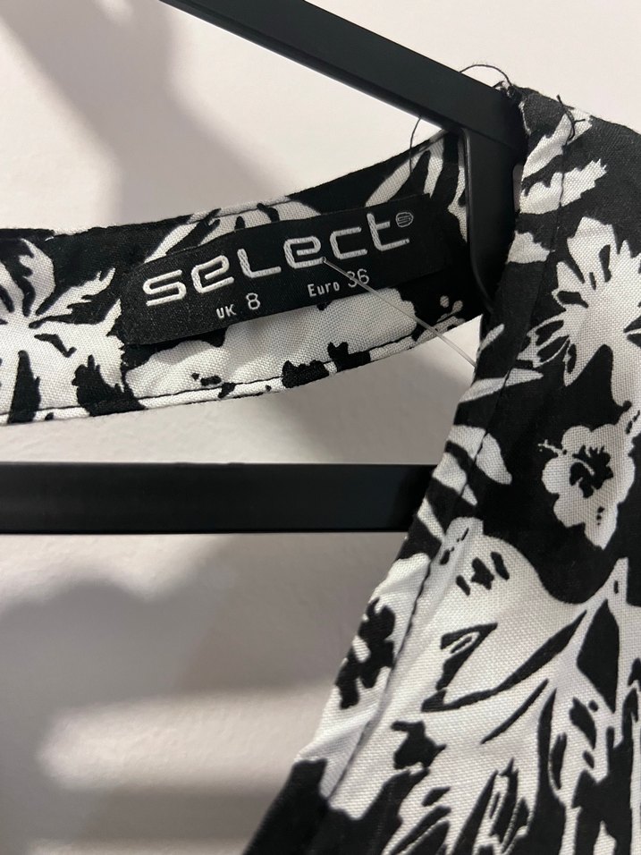 V Yaka Siyah Beyaz Desenli Kısa Kollu Tulum - Görsel 3